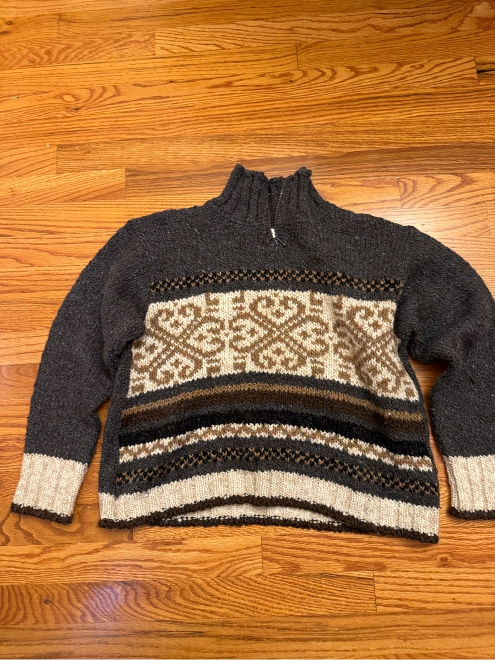 Relais Knitware Gray & Cream Patterned Half-Zip Turtleneck Sweater